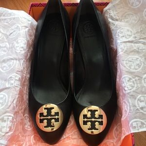 Brand New Tory Burch “Alice” Wedges-Black